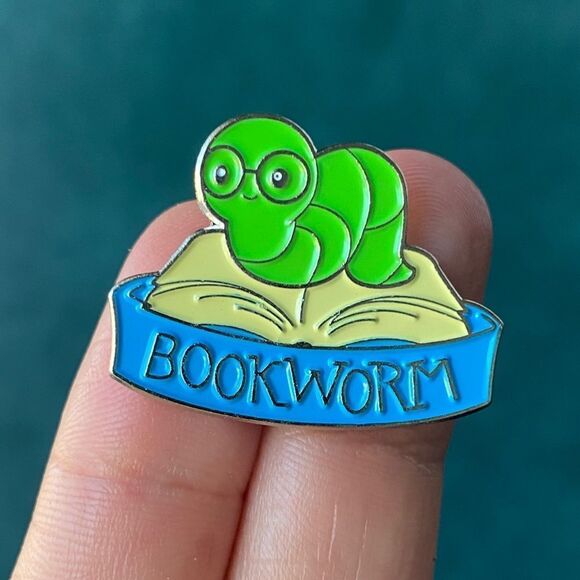 Book Worm Enamel Pin/ Brooch Lapel - Picture 1 of 6
